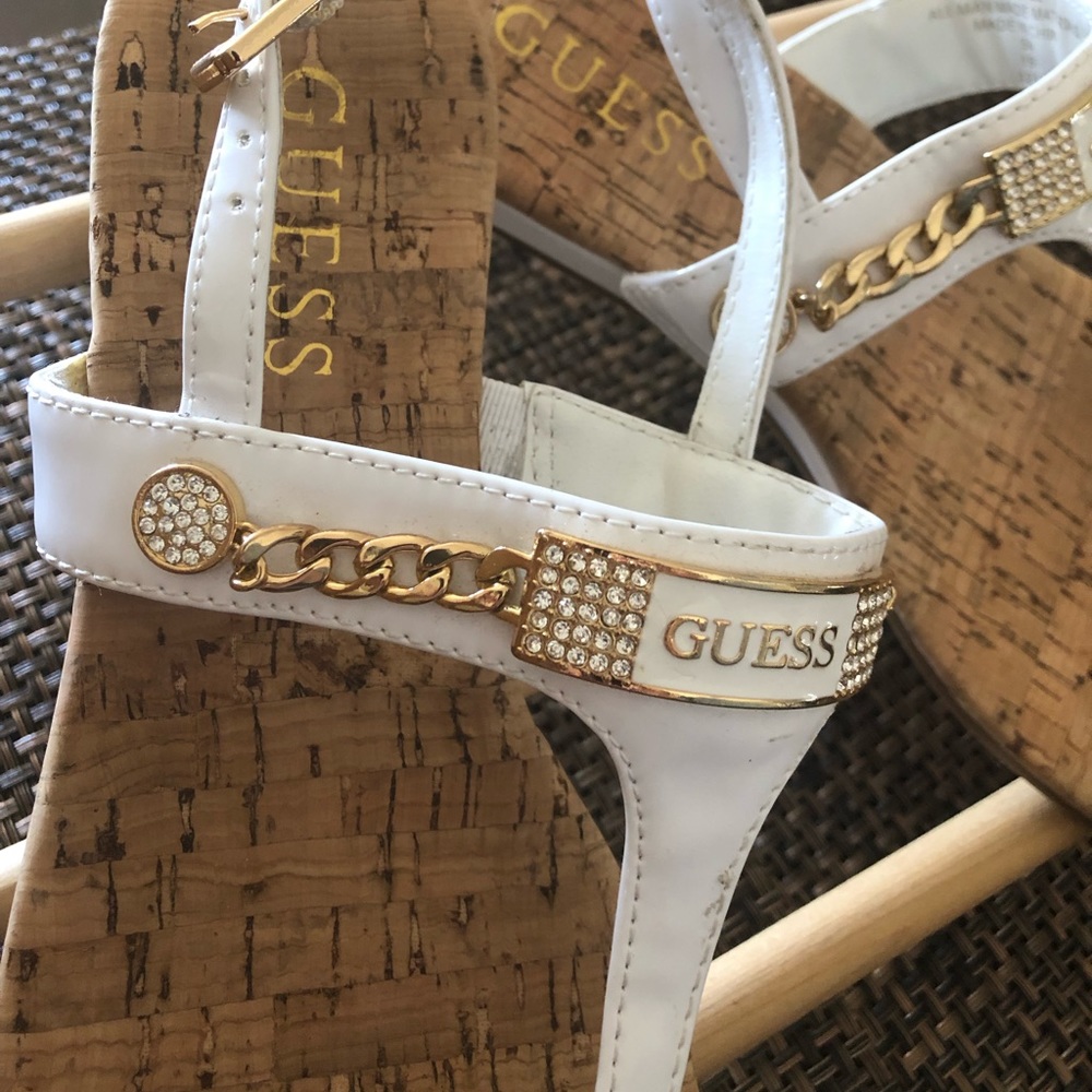 SOLD——NEW Guess Sandals